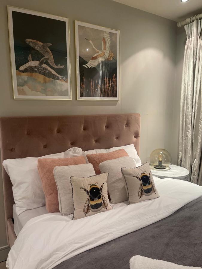 Chelsea Riverside Morden, Chic One Bed Apartament